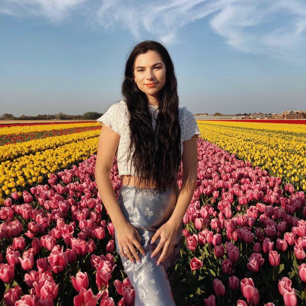 Meet your Posher, Adena